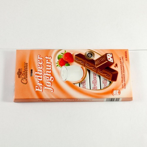 Молочний шоколаurtд "Chateau Erdbeer Jogh " 200 г